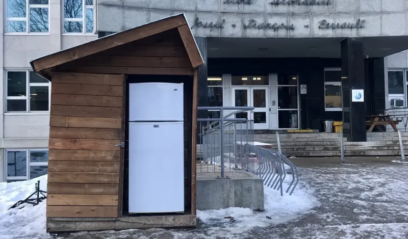 Plus qu'un frigo : ces cuisines de quartier qui réchauffent les cœurs